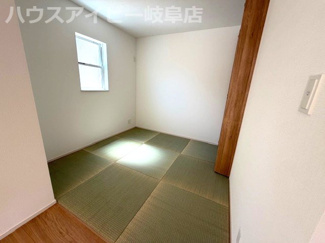 【和室】 | 岐阜市八ツ梅町新築建売全2棟！明郷小学校・中央中学校区！お車並列2台可能！お庭付きです♪ | 岐阜市八ツ梅町新築建売全2棟！明郷小学校・中央中学校！お車並列2台可能！お庭付きです♪