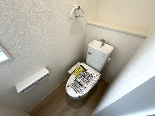 【トイレ】 | 西岐波小学校に通える新築戸建　宇部市床波４丁目　第３－３号棟　クレイドルガーデン　アーネストワン | シャワートイレは節水型タイプ。１階と２階の２カ所あります