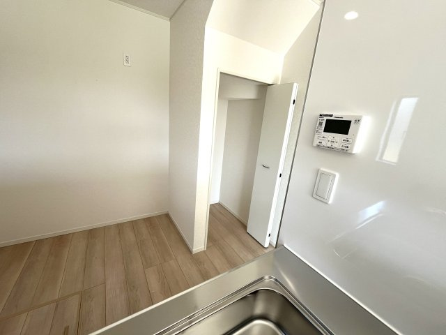 【収納】 | 西岐波小学校に通える新築戸建　宇部市床波４丁目　第３－３号棟　クレイドルガーデン　アーネストワン | キッチン横にはうれしいパントリー