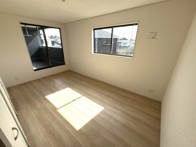 【洋室】 | 西岐波小学校に通える新築戸建　宇部市床波４丁目　第３－３号棟　クレイドルガーデン　アーネストワン | ２面採光の明るいお部屋で健やかな毎日