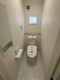 【トイレ】 | 廿日市市串戸4（宮内串戸駅徒歩2分！）全2区画　NO2【61坪】 | シンプルなデザインはお掃除やしやすく衛生的。温水洗浄便座付き　トイレ×２