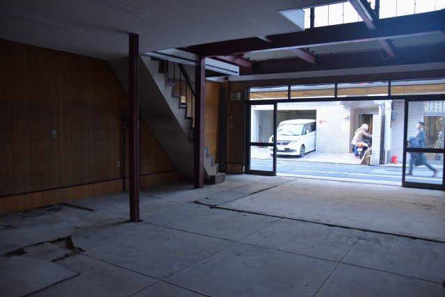 五条駅2分 鉄骨×工業製品な硬派ビルの内装