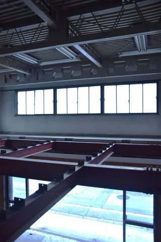 五条駅2分 鉄骨×工業製品な硬派ビルの内装