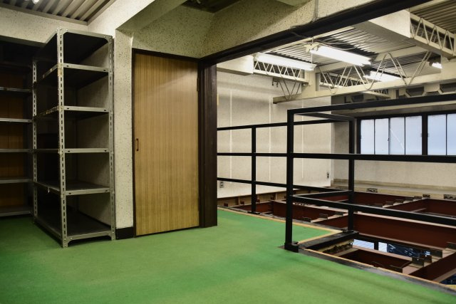 五条駅2分 鉄骨×工業製品な硬派ビルの洋室