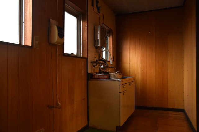 五条駅2分 鉄骨×工業製品な硬派ビルのキッチン