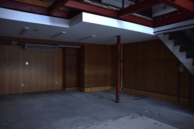 五条駅2分 鉄骨×工業製品な硬派ビルの内装