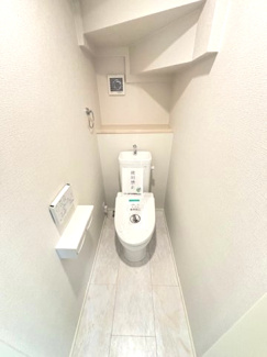 【トイレ】 | 東広島市黒瀬樽原西1丁目　全2区画　NO2【54坪】 | シンプルなデザインはお掃除やしやすく衛生的。温水洗浄便座付き　トイレ×２