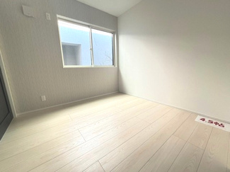 【洋室】 | 南区宇品御幸5（海岸通駅）限定1棟【外構込み】 | 2階　洋室×4　収納付きでお部屋がスッキリ広く使えます。　
