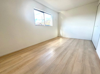 【洋室】 | 安芸郡熊野町城之堀1丁目　全5区画　NO8 | 2階　洋室×3　収納付きでお部屋がスッキリ広く使えます。
