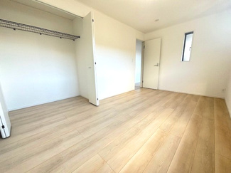 【洋室】 | 安芸郡熊野町城之堀1丁目　全5区画　NO8 | 2階　洋室×3　収納付きでお部屋がスッキリ広く使えます。　