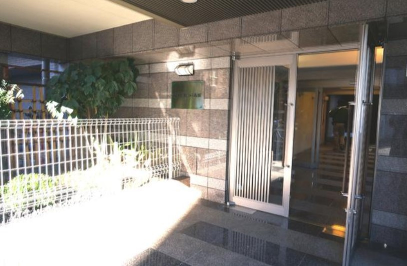 SUPURUSE板橋のエントランス