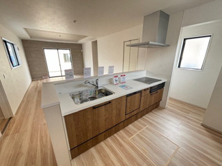 【居間・リビング】 | 安佐南区川内1（中筋駅）全2区画　NO1 | 機能的なシステムキッチン☆オール電化