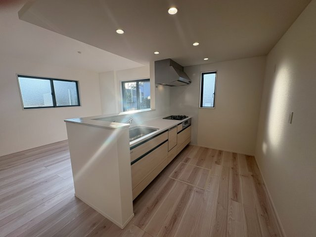 行橋市門樋町1期　新築一戸建てのキッチン|下がり天井がオシャレなキッチン♪
【行橋市　新築戸建て】