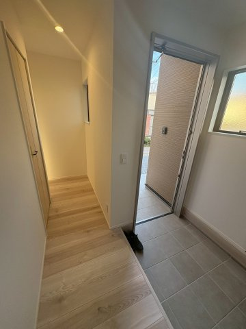 行橋市門樋町1期　新築一戸建ての玄関|玄関ホールには収納スペース付き♪♪
【行橋市　新築戸建て】