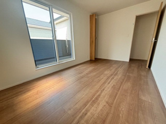 【洋室】 | 廿日市市平良2（廿日市駅）全3区画　NO2【外構工事込み】 | 2階　洋室×3　収納付きでお部屋がスッキリ広く使えます。
