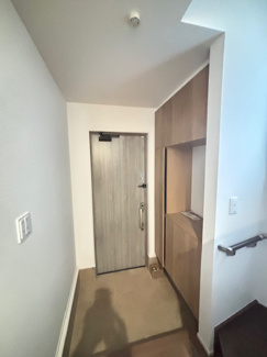 【玄関】 | 廿日市市平良2（廿日市駅）全3区画　NO2【外構工事込み】 | シューズボックスが設置されており、家族の靴がスッキリ収納できます☆