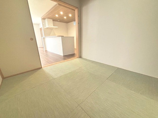 【和室】 | 廿日市市平良2（廿日市駅）全3区画　NO2【外構工事込み】 | 18帖リビングにつながる4.5畳の和室☆ホッとくつろぐ空間です☆