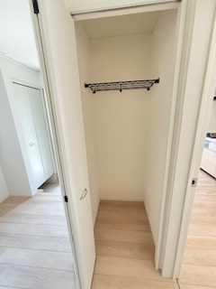 【玄関】 | 東広島市西条町寺家（寺家駅）全6区画　NO3 | 玄関に設置されたクローゼット☆コートや雨具の収納に活躍☆