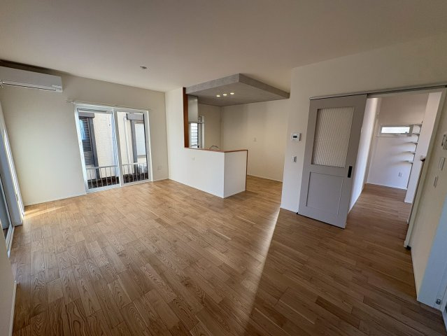 ONEHOUSE 行橋市行事6丁目　新築一戸建てのキッチン|下がり天井がオシャレなキッチン♪
【行橋市　新築一戸建て】