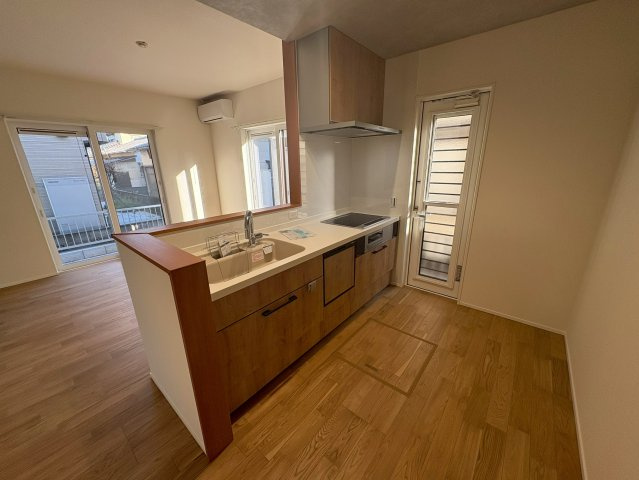 ONEHOUSE 行橋市行事6丁目　新築一戸建てのキッチン|オール電化で光熱費も削減♪IHコンロでお掃除もラクラク♪
【行橋市　新築一戸建て】