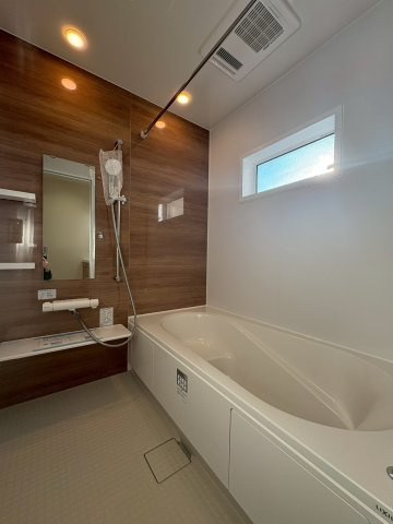 ONEHOUSE 行橋市行事6丁目　新築一戸建ての浴室|足を思いっきり伸ばせる1坪バスルーム♪
【行橋市　新築一戸建て】