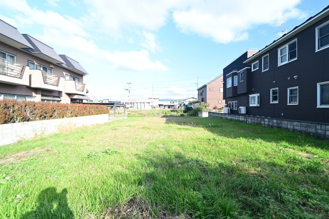 【外観】 | 黒石市北美町一丁目　土地 | 奥から撮影