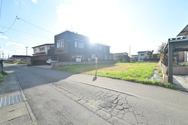 【前面道路含む現地写真】 | 黒石市北美町一丁目　土地