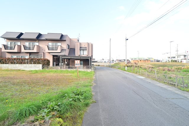 【前面道路含む現地写真】 | 黒石市北美町一丁目　土地