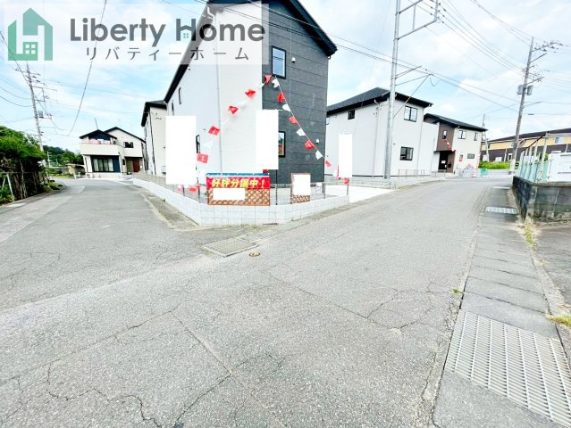 土浦市上高津2期　新築戸建　1号棟の前面道路含む現地写真