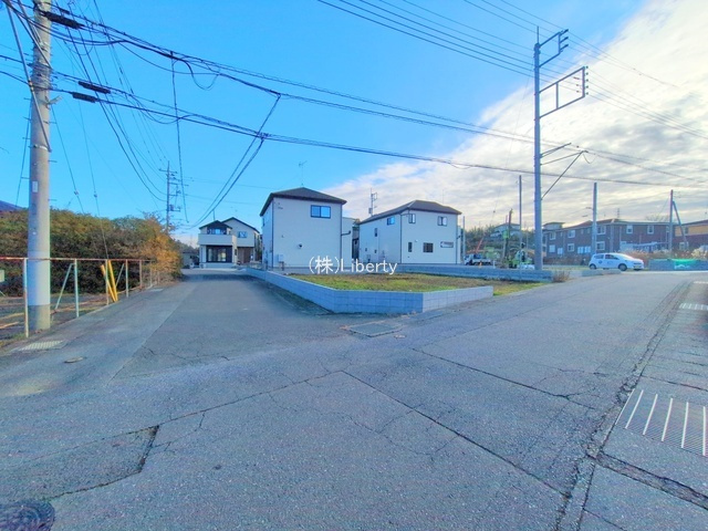 土浦市上高津2期　新築戸建　1号棟の前面道路含む現地写真