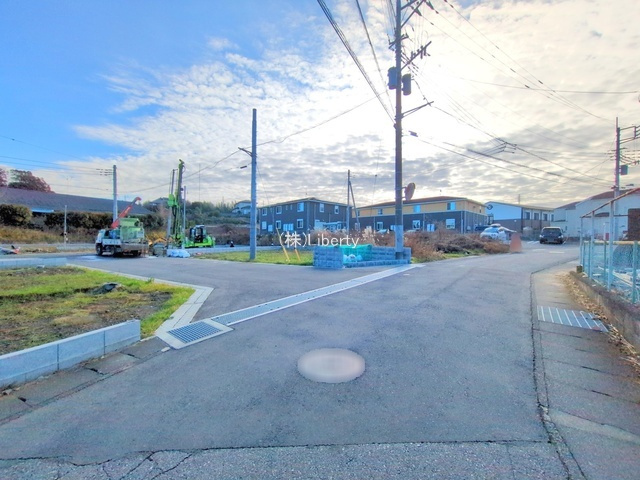 土浦市上高津2期　新築戸建　3号棟の前面道路含む現地写真