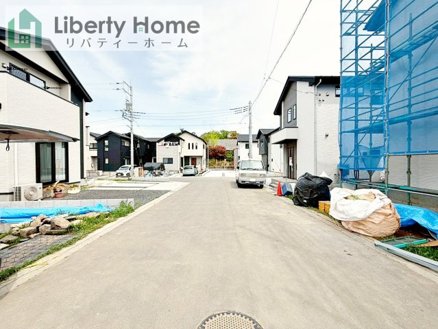 土浦市上高津2期　新築戸建　5号棟の前面道路含む現地写真
