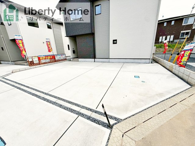 土浦市上高津2期　新築戸建　5号棟の駐車場