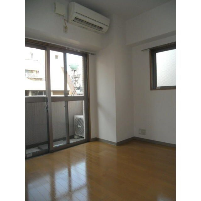 メゾンドロゼの居間・リビング