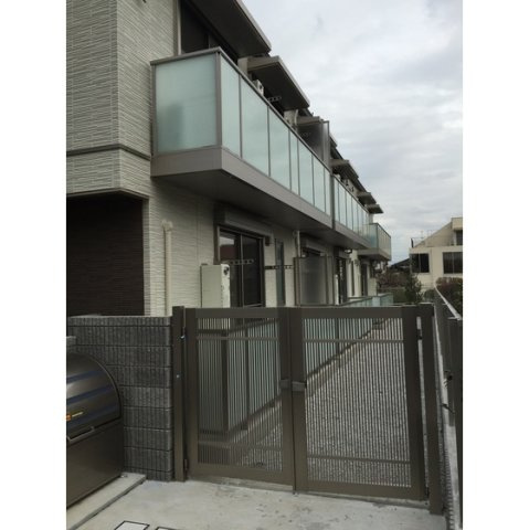 パインクレストハウスIIの外観