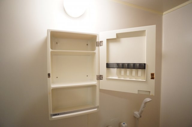 ショーワビルⅡのその他|浴室鏡裏収納