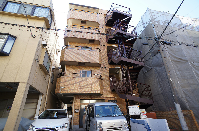ショーワビルⅡの外観|閑静な住宅街です♪北道路から♪