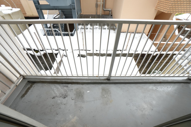 Fitsビル本川町のバルコニー