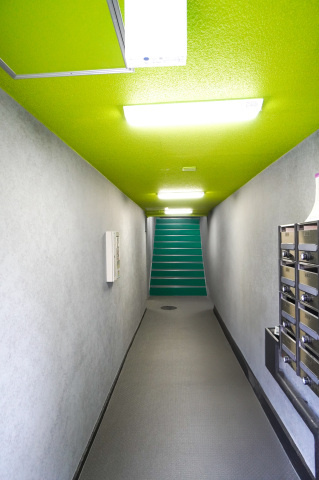 Fitsビル本川町のロビー