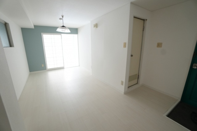 Fitsビル本川町の居間・リビング