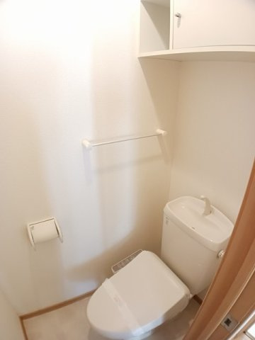 シェーネベルグＣのトイレ|落ち着いたトイレです