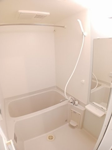 シェーネベルグＣの浴室|ゆったり過ごせるお風呂です