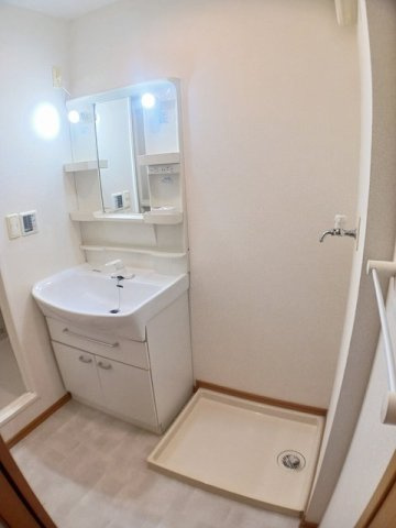 シェーネベルグＣの洗面所|コンパクトで使いやすい洗面所