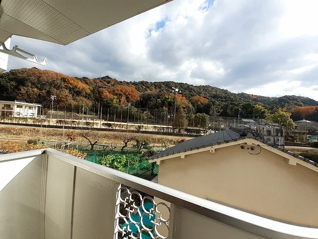 エルディム大本のバルコニー|お洗濯にも便利なバルコニー付き