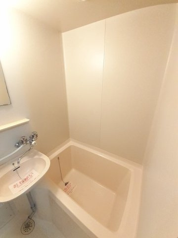 エルディム大本の浴室|落ち着いた空間のお風呂です