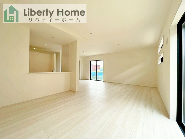 石岡市府中2期　新築戸建の居間・リビング