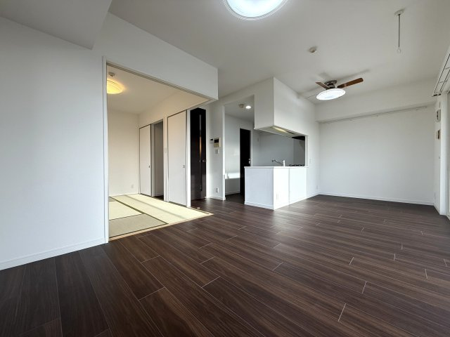 ダイアパレス白山公園前の居間・リビング