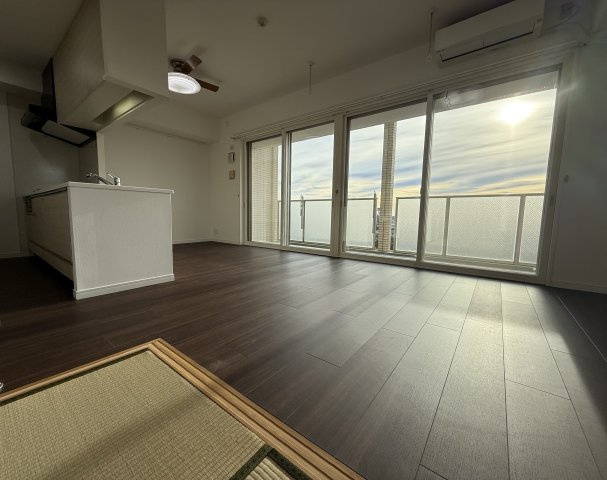 ダイアパレス白山公園前の居間・リビング