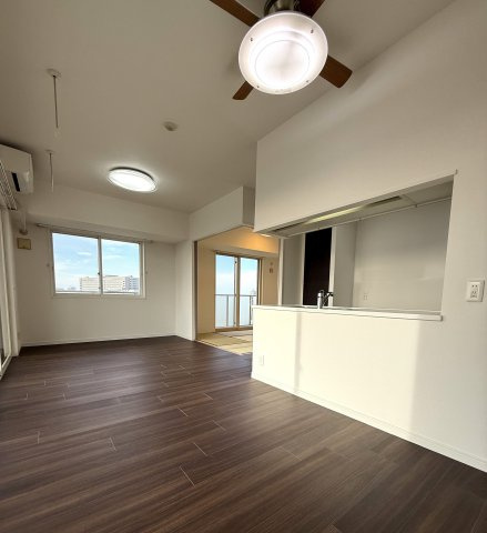 ダイアパレス白山公園前の居間・リビング