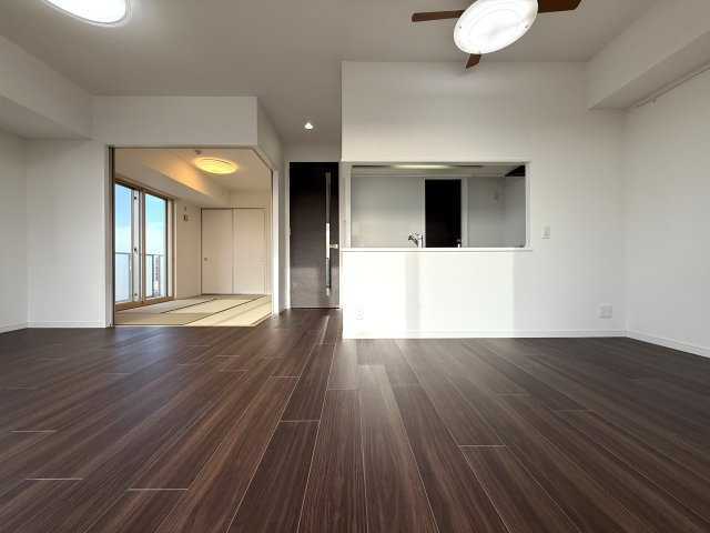 ダイアパレス白山公園前の居間・リビング